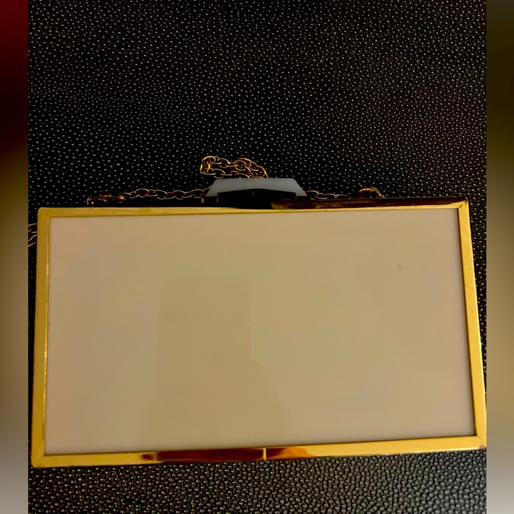 Clutch off white gold